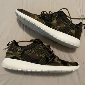 Nike Men’s Camo Roshe Run -Size 13